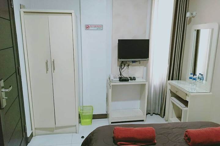 Room 17 of 27