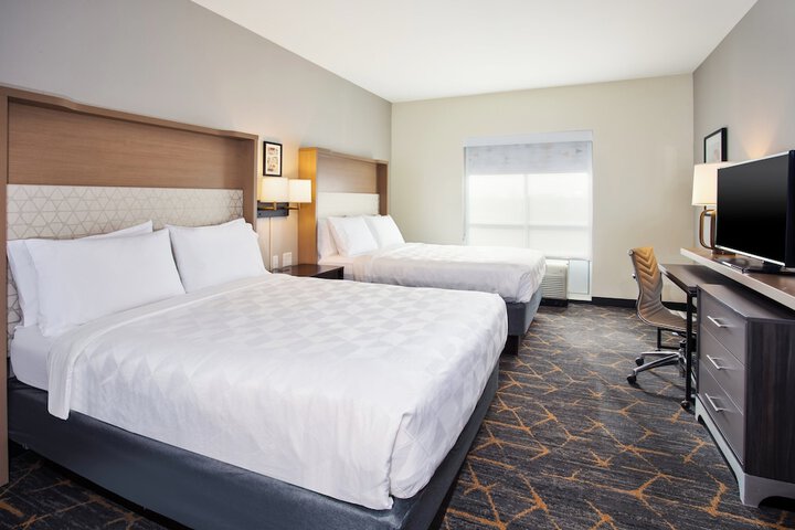 2 Queen Beds (1 of 19)