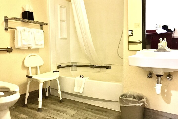 1 Queen Bed Mobility Accessible Roll in Shower (17 of 26)