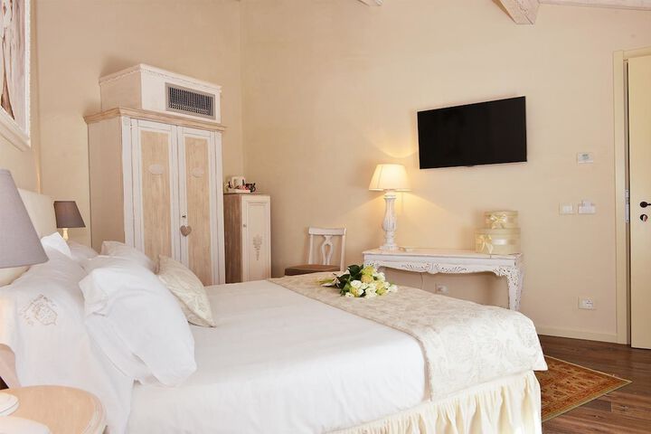 Room 8 of 36