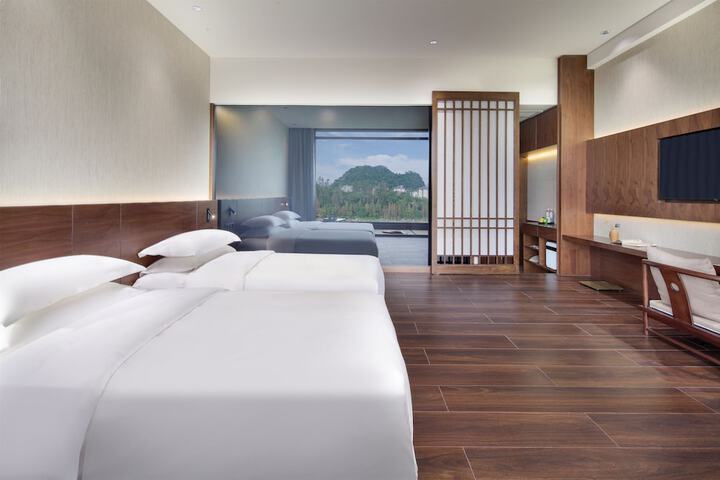 Room 16 of 102