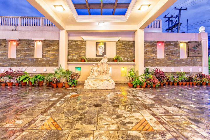 Hotel 84 of 85