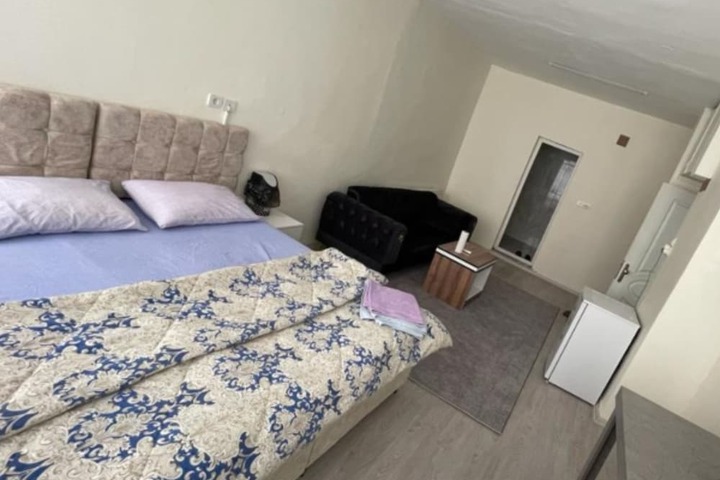 Room 2 of 3