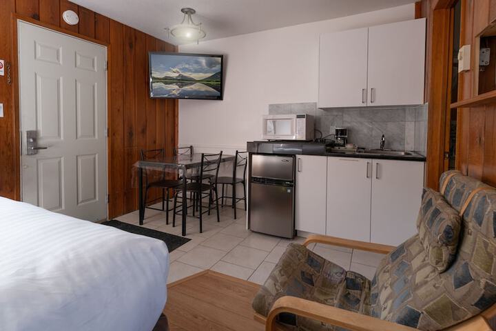 Room 6 of 28