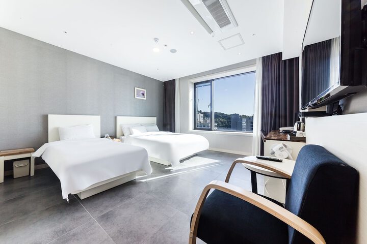Room 4 of 55