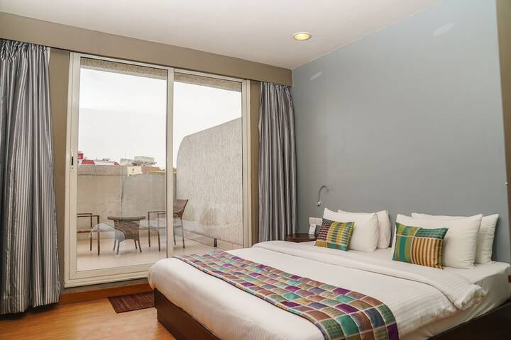 Room 10 of 27