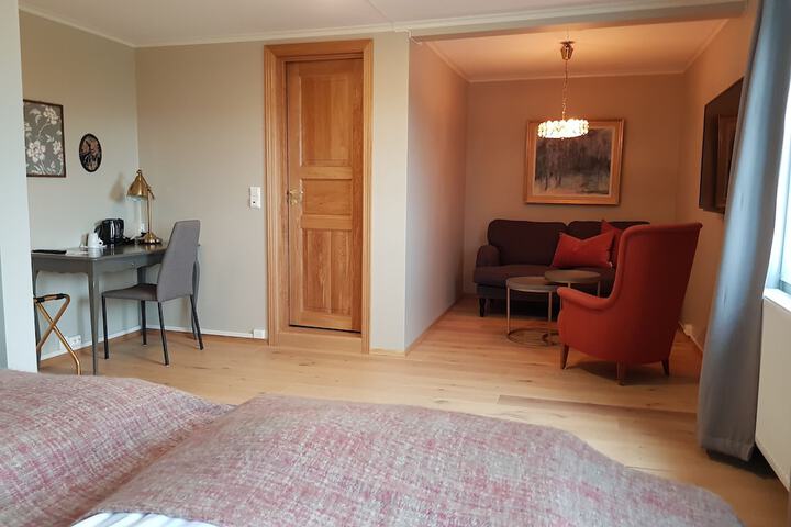 Room 2 of 111