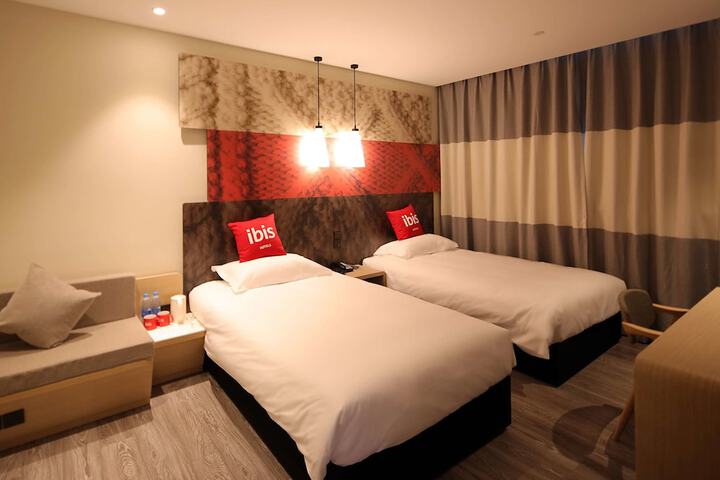 Room 44 of 86