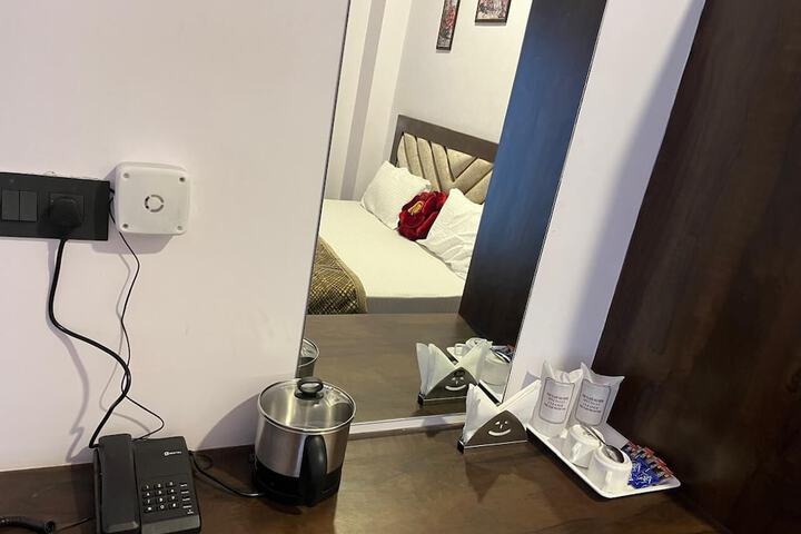 Room 3 of 8