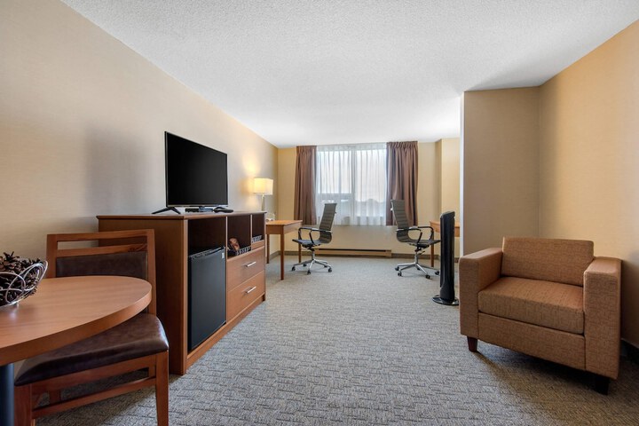Room 9 of 32