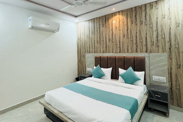 Room 10 of 30