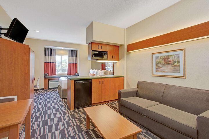 1 Queen Bed Accessible Room (5 of 16)
