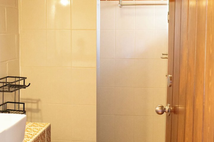 Room 70 of 96