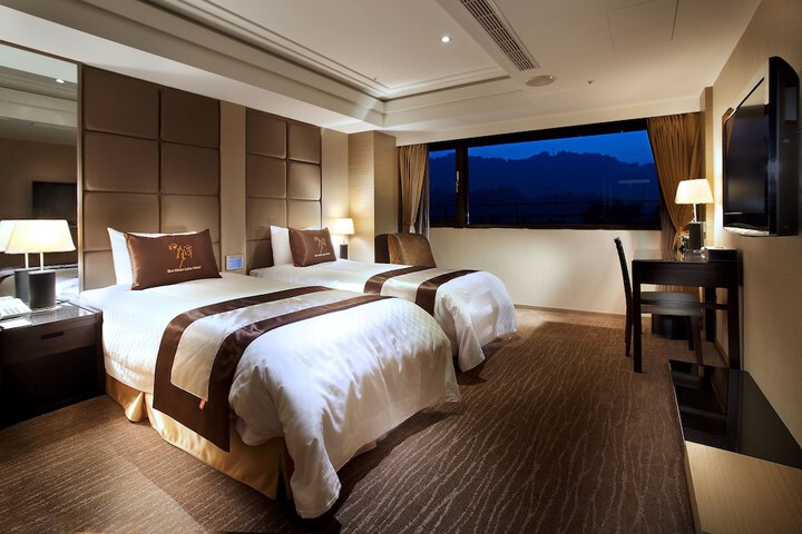 Room 16 of 90