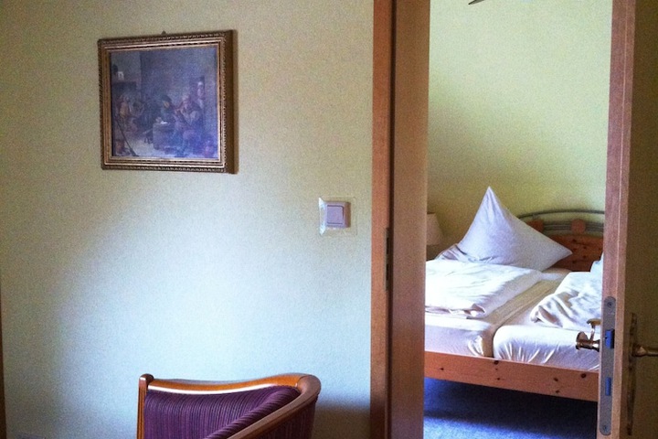 Room 3 of 40