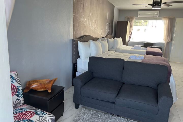 Room 3 of 28