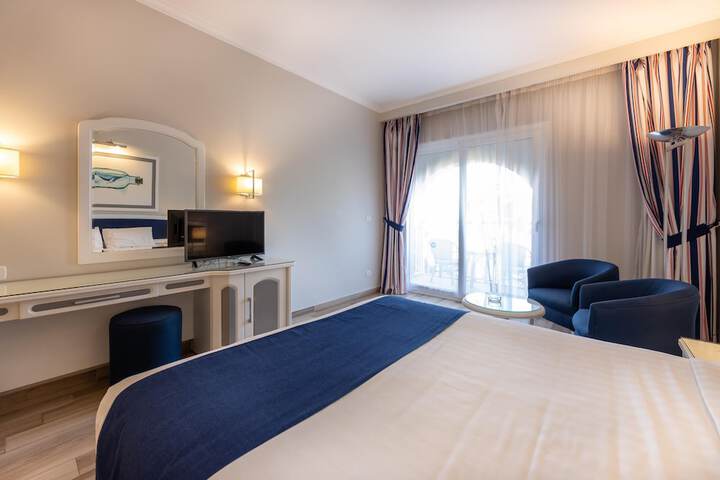 Room 49 of 241