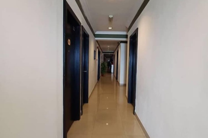 Ballroom/Hall 30 of 32