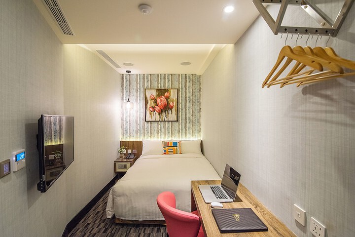 Room 17 of 47