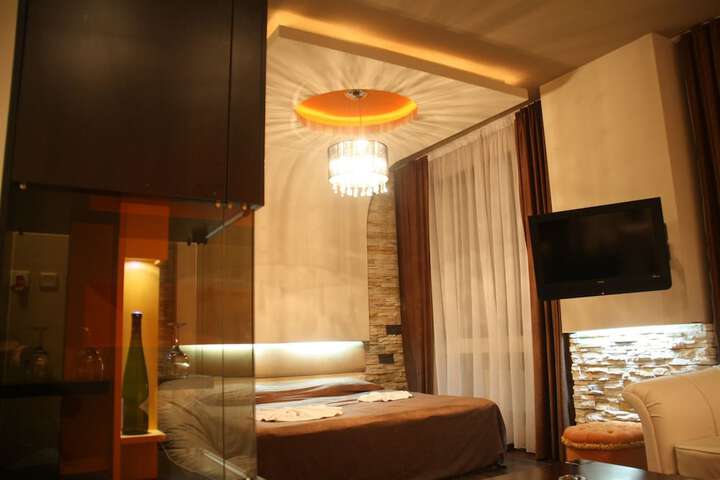 Room 2 of 36