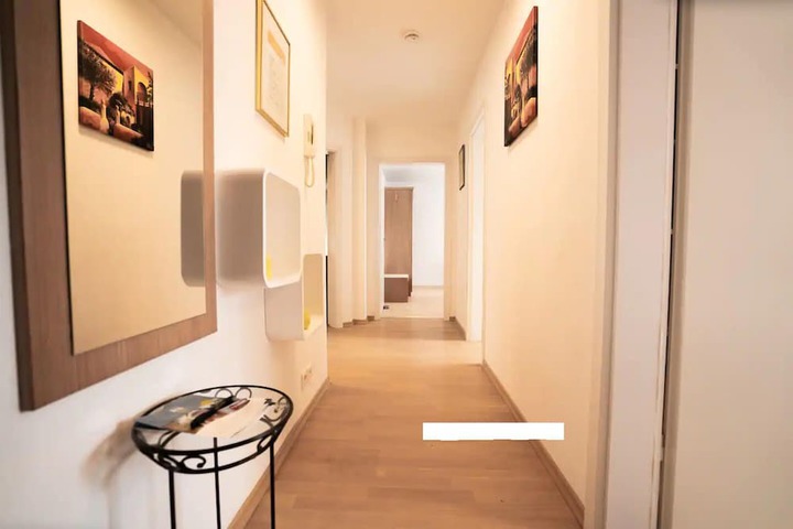 Room 30 of 77