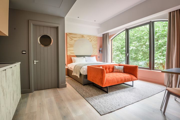 Room 13 of 83