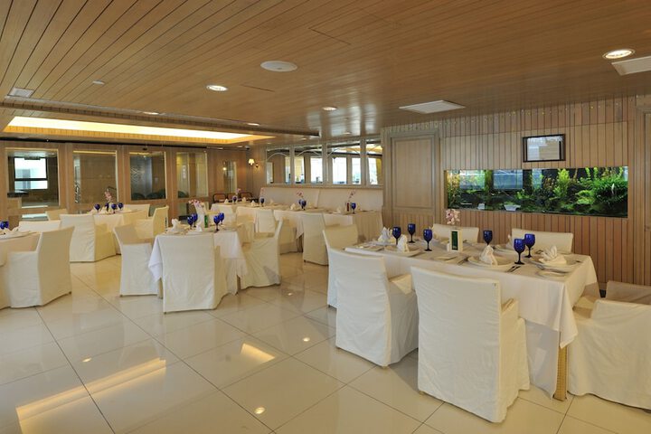 Dining 84 of 98