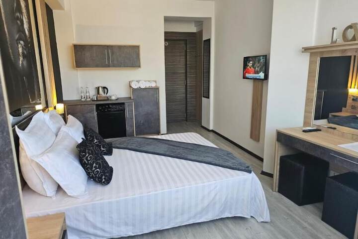 Room 4 of 14