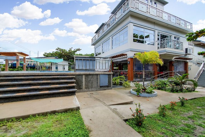 Hotel Exterior 44 of 55