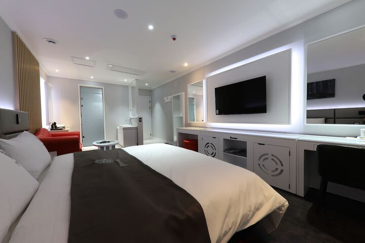 Room 27 of 58