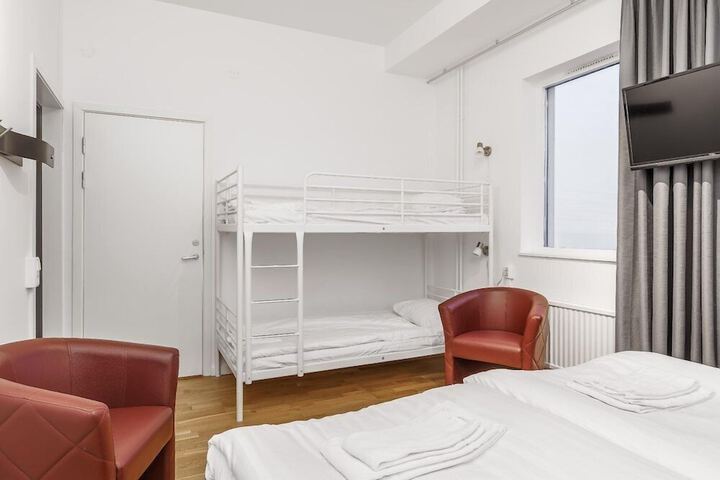 Room 33 of 62