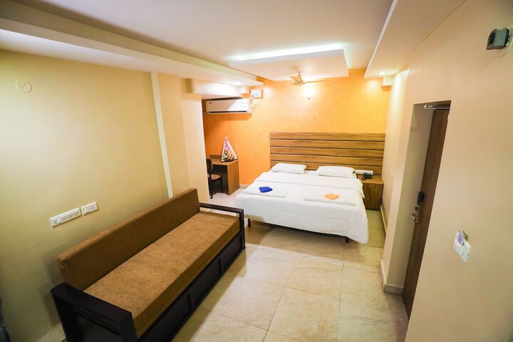 Room 14 of 32