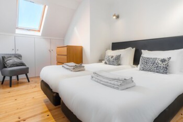 Room 15 of 32