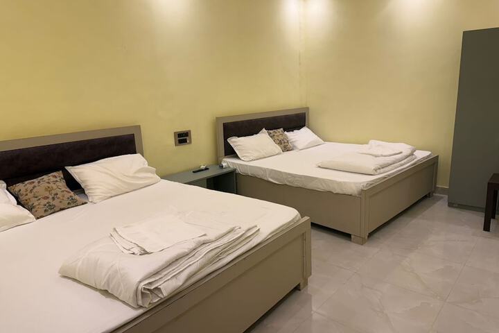 Room 4 of 10