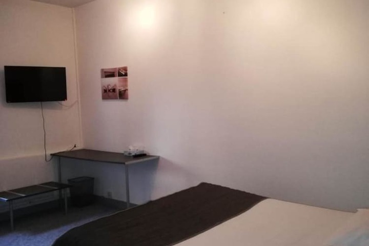 Room 4 of 10