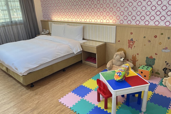 Room 5 of 30
