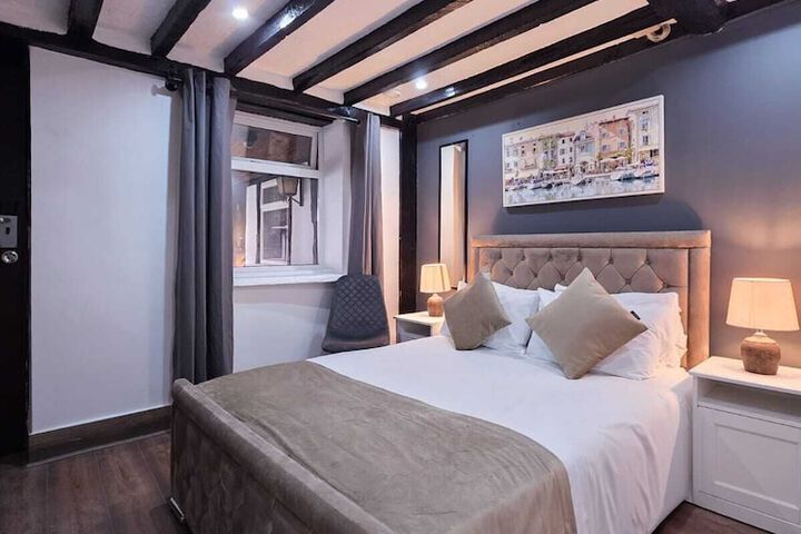 Room 10 of 42