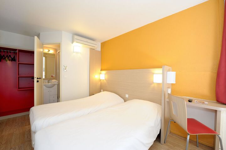 Room 16 of 44