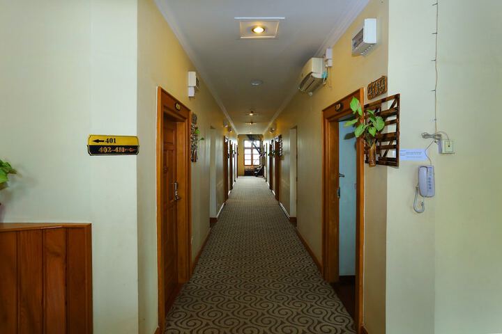 Ballroom/Hall 44 of 55