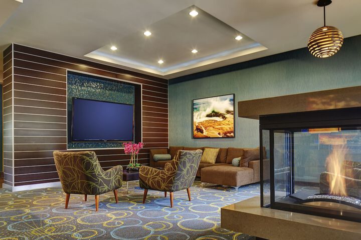 Lobby lounge