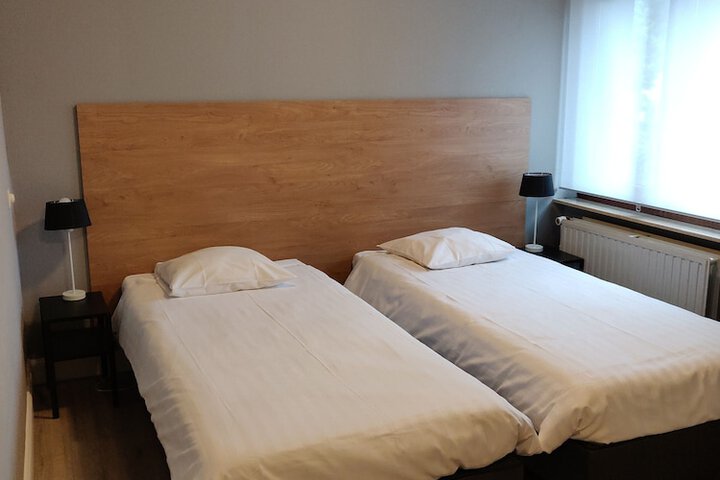 Room 6 of 37