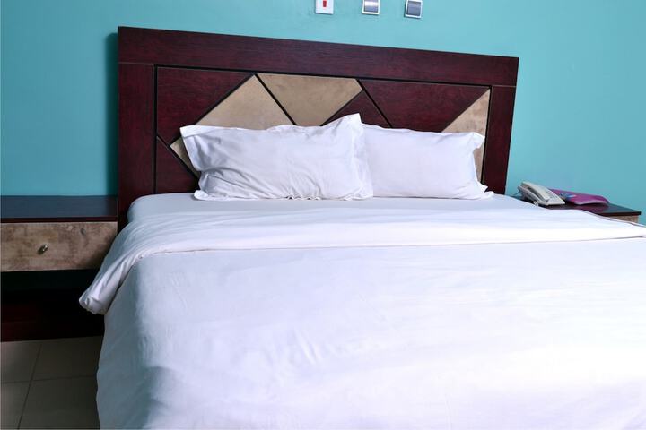 Room 8 of 11
