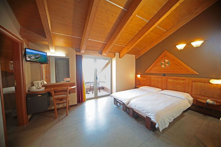 Room 16 of 30