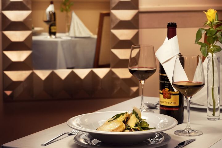 Dining 37 of 53