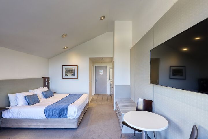 Room 15 of 106