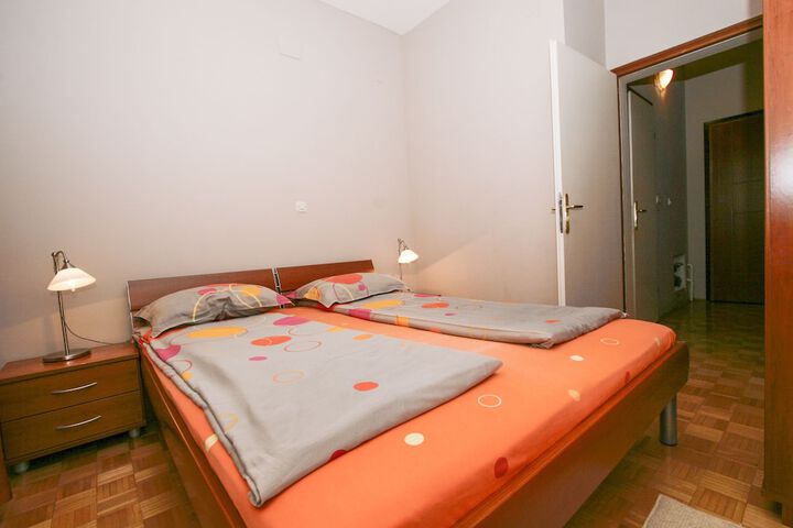 Room 5 of 49