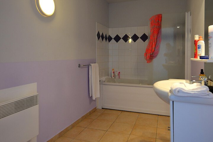 Room 33 of 82