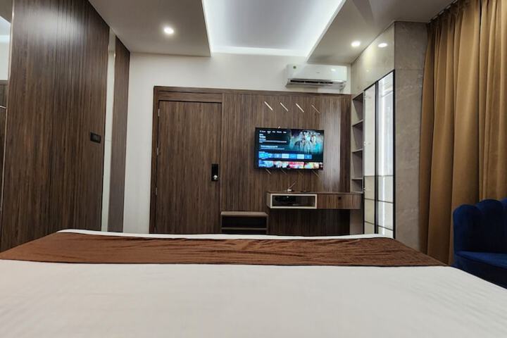 Room 36 of 76