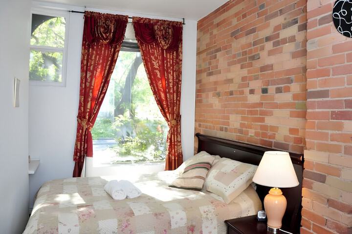 Room 2 of 6