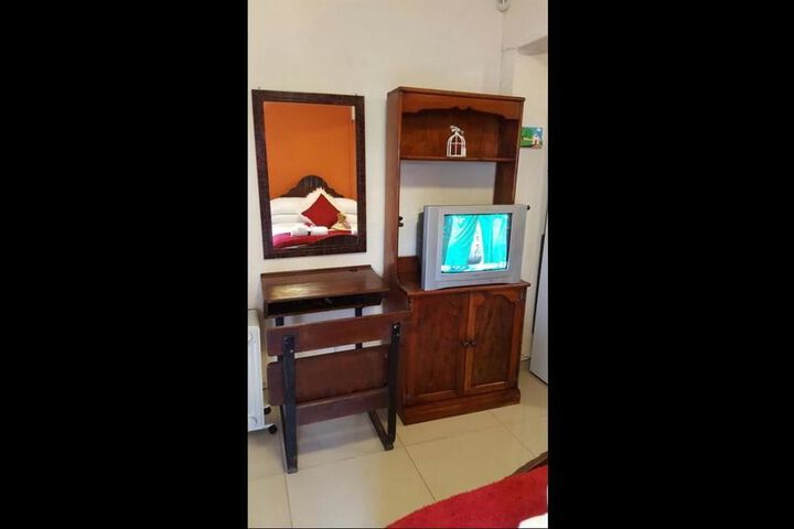 Room 5 of 10